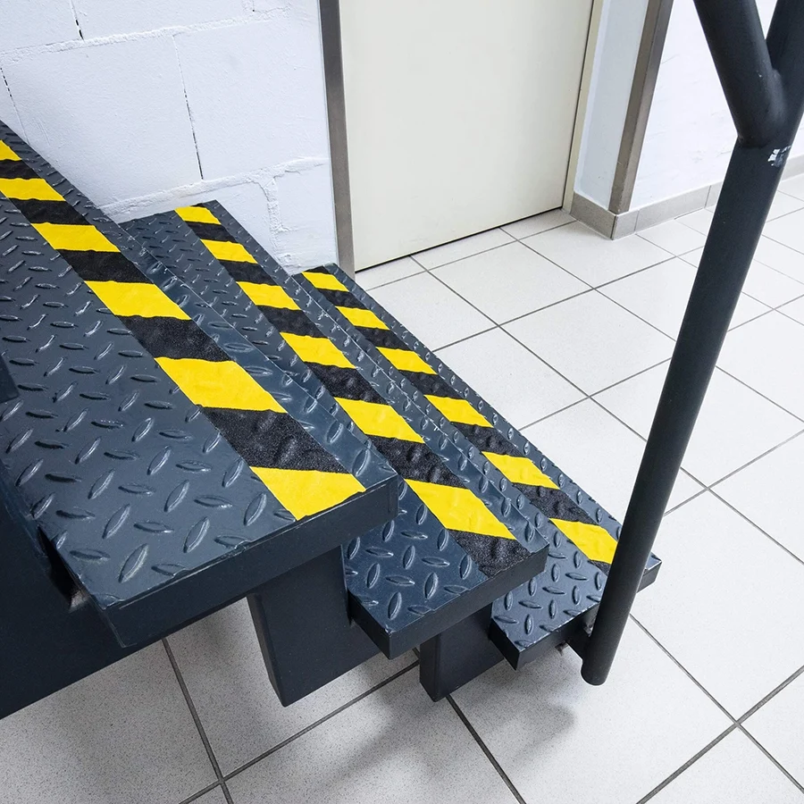 Banda anti-alunecare Duraline Grip+, 50mm latime, galben-negru Durable – imaginea 2